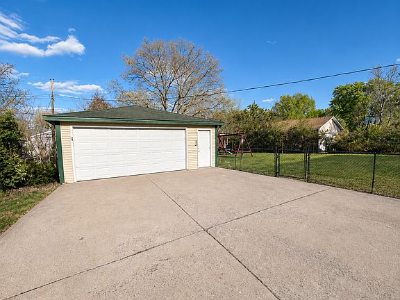3rd image of 10441 Arrowhead St NW