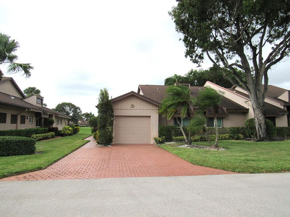 1st image of 4729 Fountains Drive S