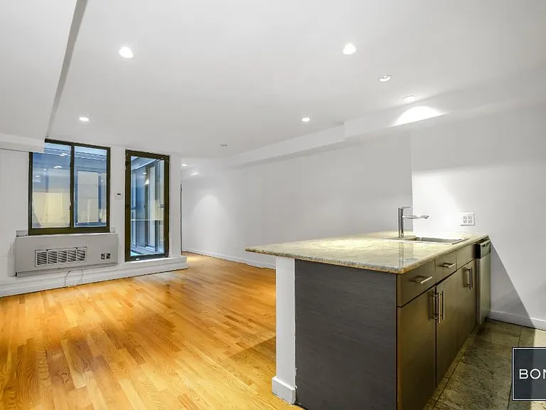 207 E 27th St #STEB — Photo 1