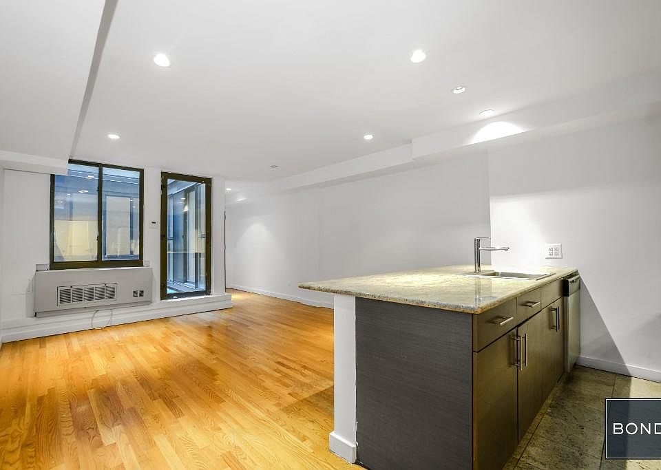 1st image of 207 E 27th St