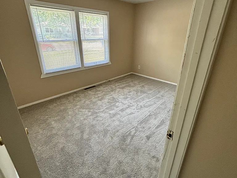 7343 S 71st Ave — Photo 5