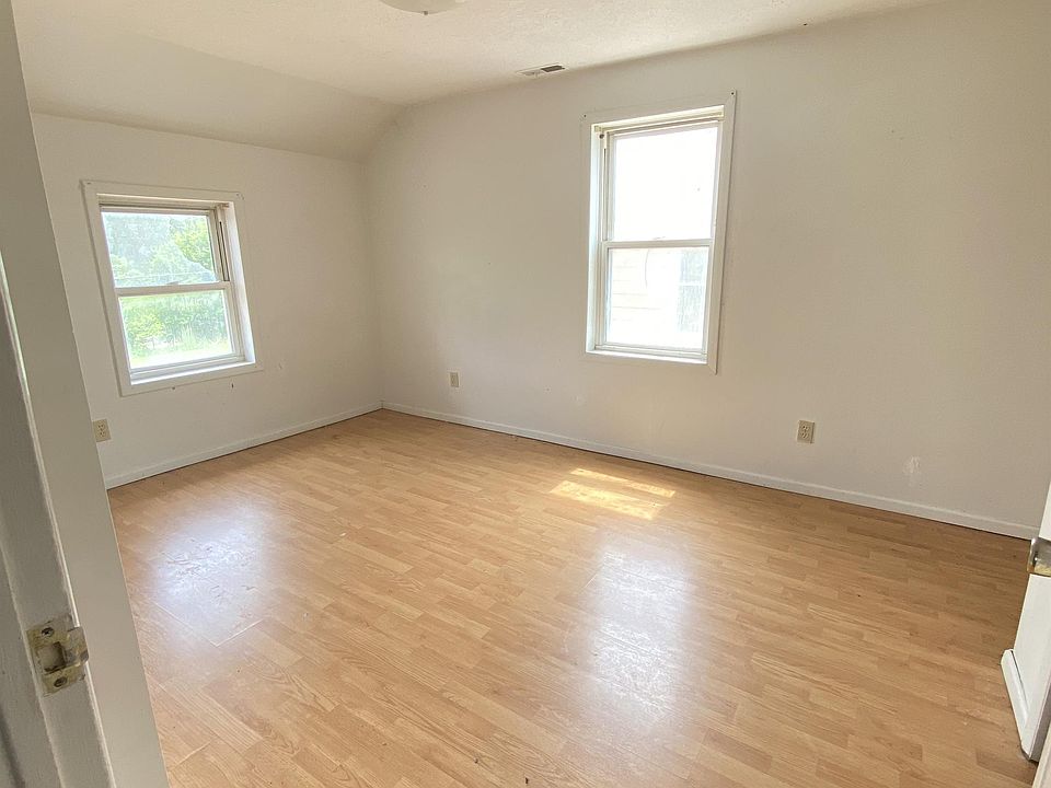1st image of 318.5 Laurel Oak St