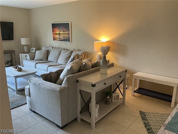 2nd image of 5550 Trailwinds Dr APT 615