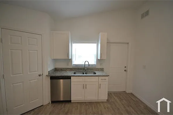 2225 Carver Ave — Photo 16