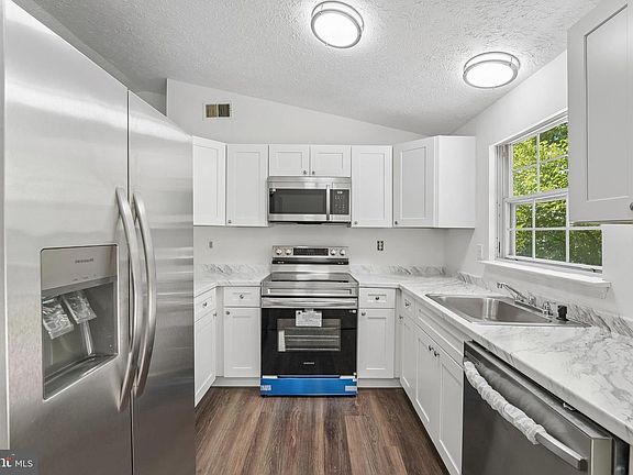2nd image of 1502 Clearfield Cir