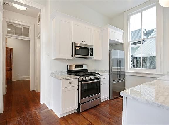 4th image of 2854 Saint Charles Ave #A
