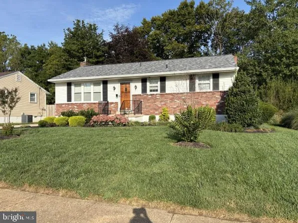 44 Springlake Dr, Newark, DE 19711