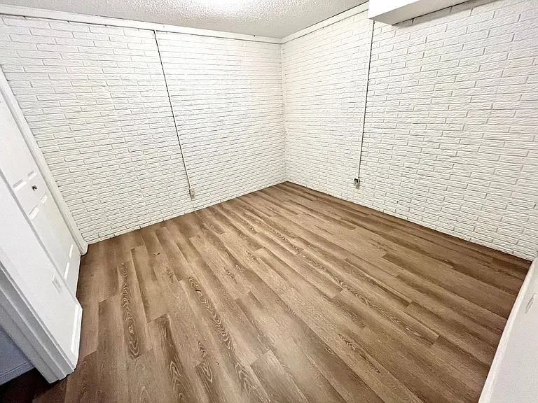 1467 Valley View — Photo 10