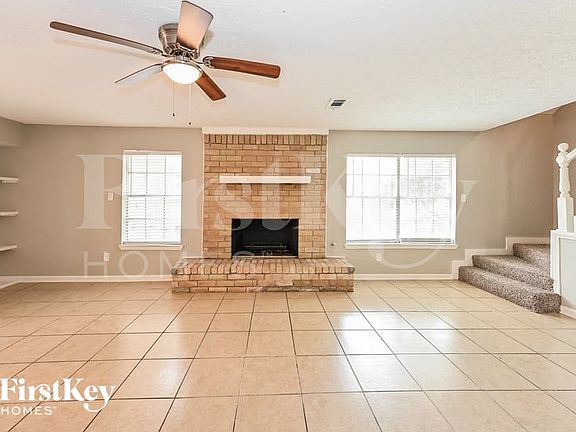 2nd image of 1022 Romaine Ln
