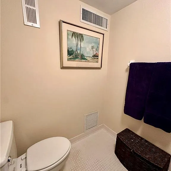 555 Park Shore Dr #B-205 — Photo 21
