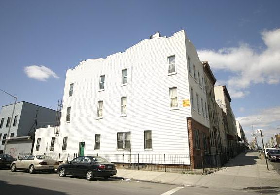 2nd image of 162 Wilson Ave APT 1