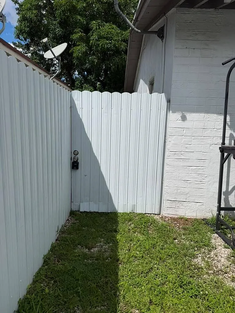1 bed, 1.5 bath, 1776 sqft, $950 — Photo 2