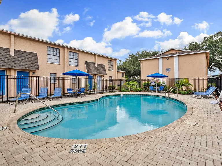 Del Rio Apartment Homes — Photo 22