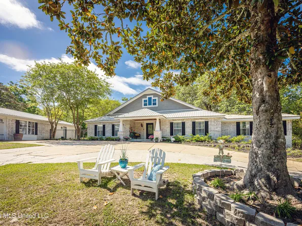 1802 Stuart Ave, Ocean Springs, MS 39564