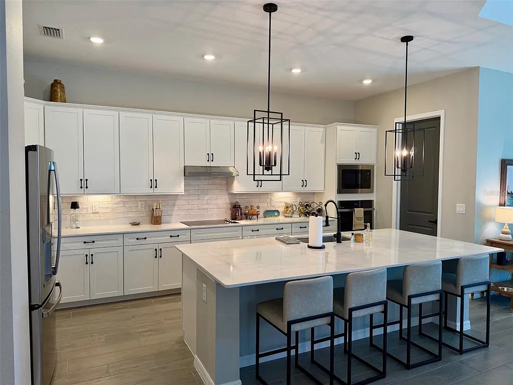 3 bed, 3.0 bath, 2252 sqft, $11,500 — Photo 3