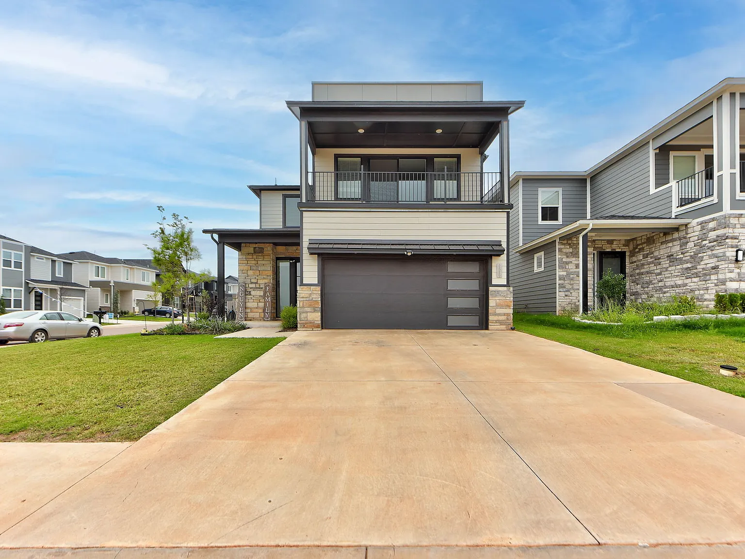 4 bed, 2.5 bath, 1977 sqft, $3,490 — Photo 2