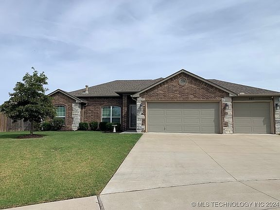 3rd image of 501 S 49th Pl