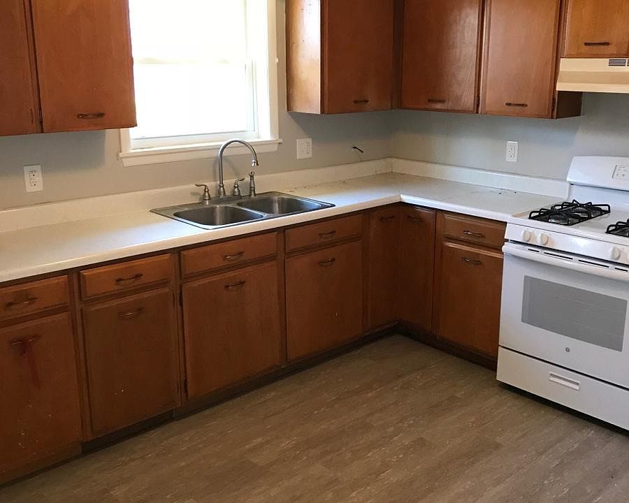 1st image of 1011 W Wilshire Dr