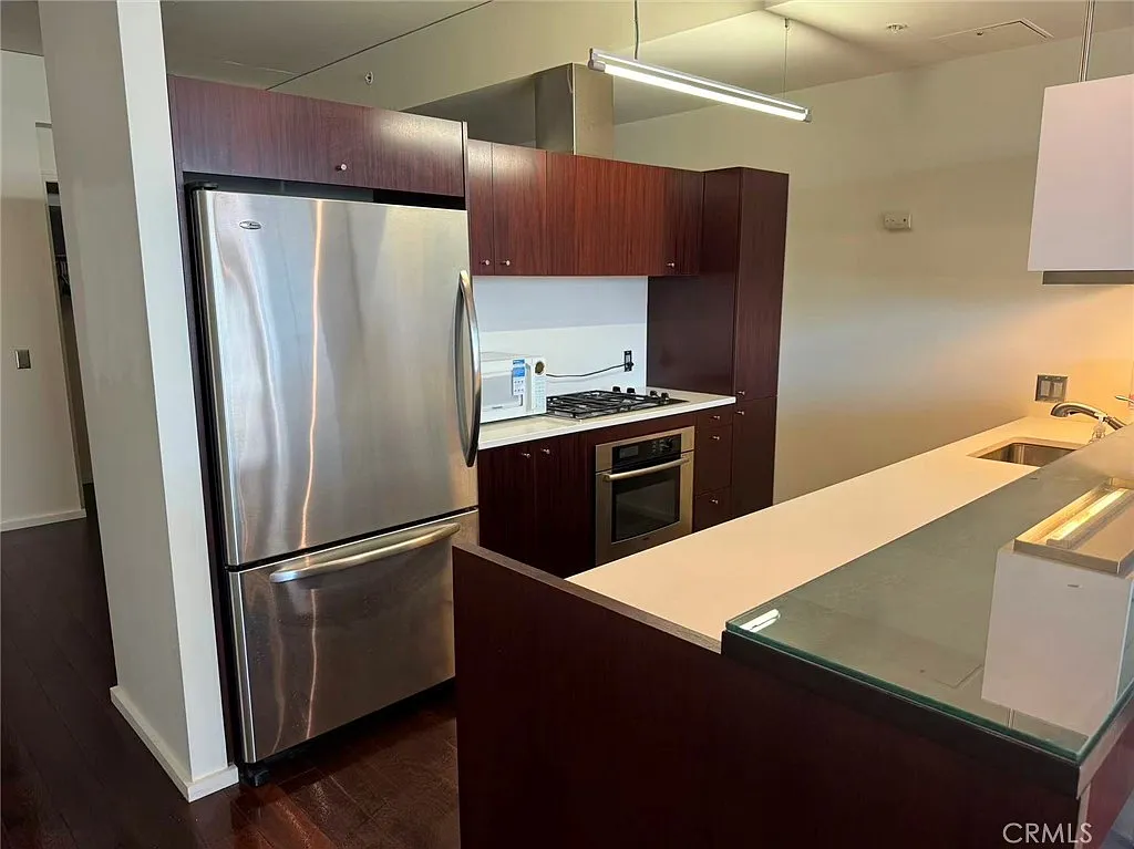 1 bed, 920 sqft, $2,900 — Photo 4