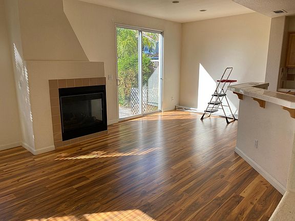5th image of 805 Monarch Ct