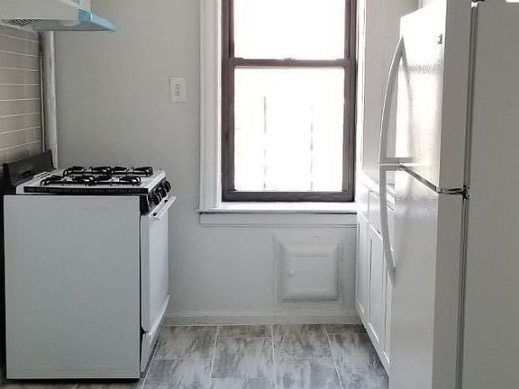 3rd image of 175 E 151st St APT 6N