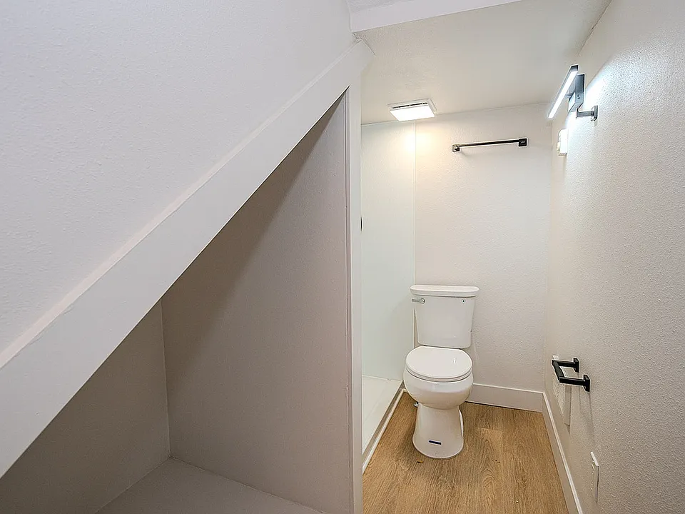 Apt 105-11
