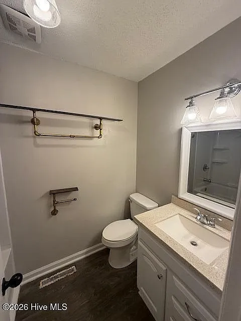 3 bed, 2.0 bath, 1190 sqft, $1,725 — Photo 4