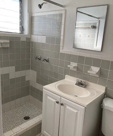 725 NE 7th St #114A — Photo 2