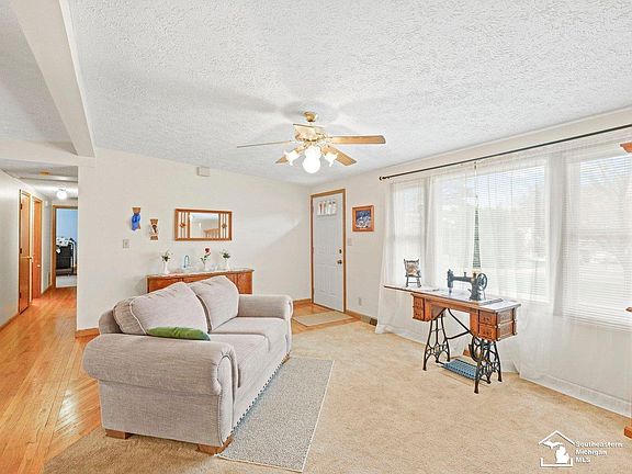 4th image of 2760 Spring Hill Dr