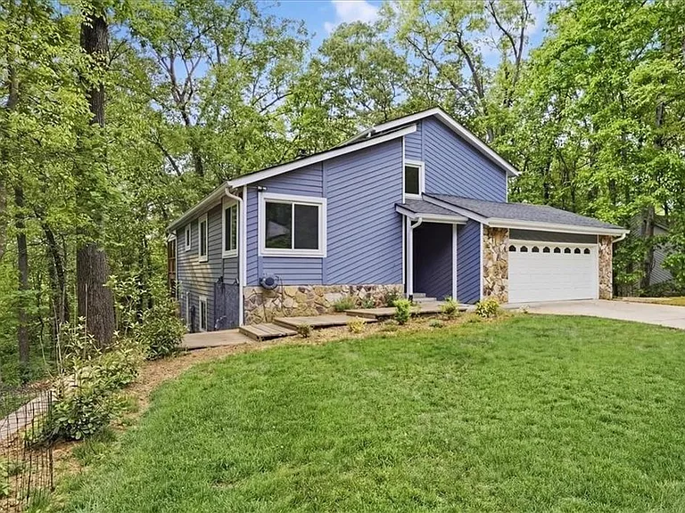 9485 Martin Rd — Photo 2