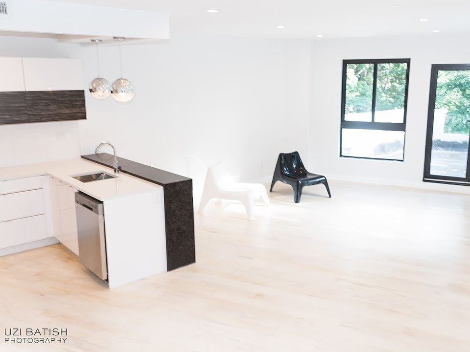 1st image of 995 Washington Ave #4