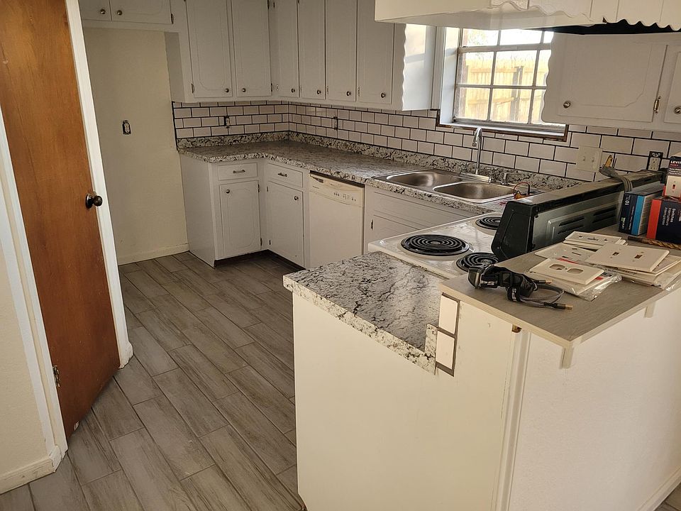 2nd image of 3815 Van Ness Dr