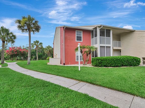 2nd image of 221 Lake Brook Cir Unit 201
