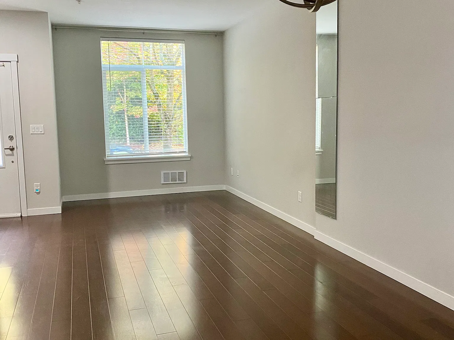 2 bed, 1200 sqft, $3,100 — Photo 3