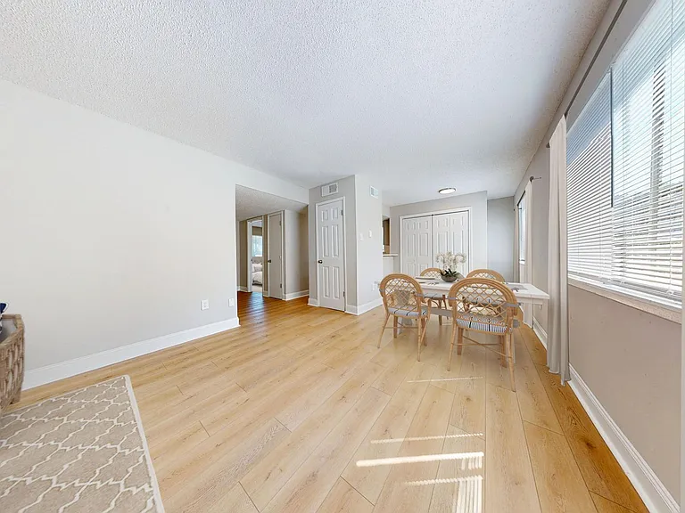 Gulf View Apartments — Photo 72