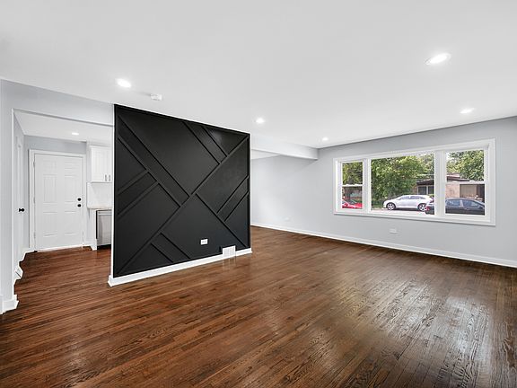 2nd image of 15041 Irving Ave