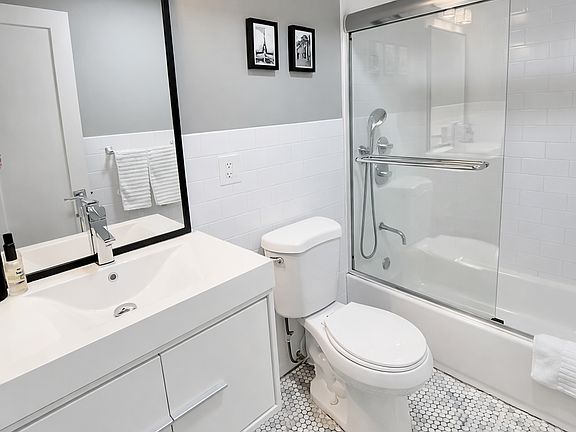 5th image of 367 Weirfield St #1