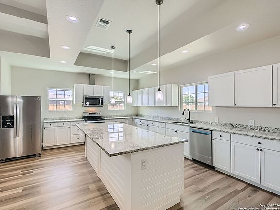 2nd image of 8501 UTOPIA BLVD