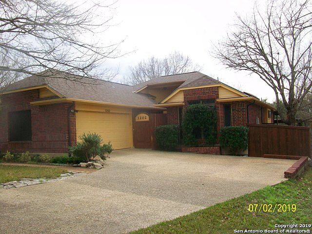 1st image of 1202 Oak Path