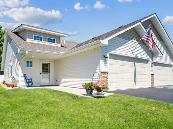 31306 Prairie Ct, Stacy, MN 55079