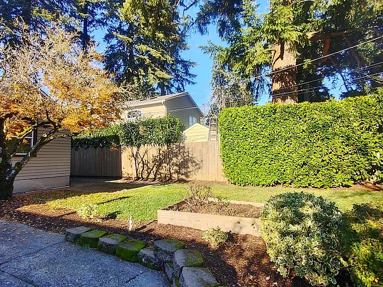 655 8th St — Photo 38