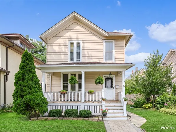 316 N Spring St, Elgin, IL 60120