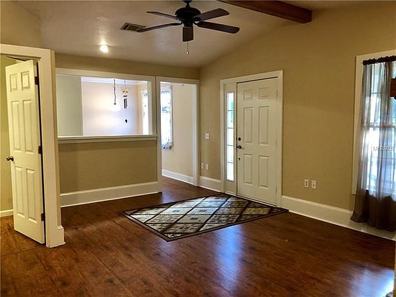 Petite and well designed for the Equestrian,  Part Time or Full Time!!