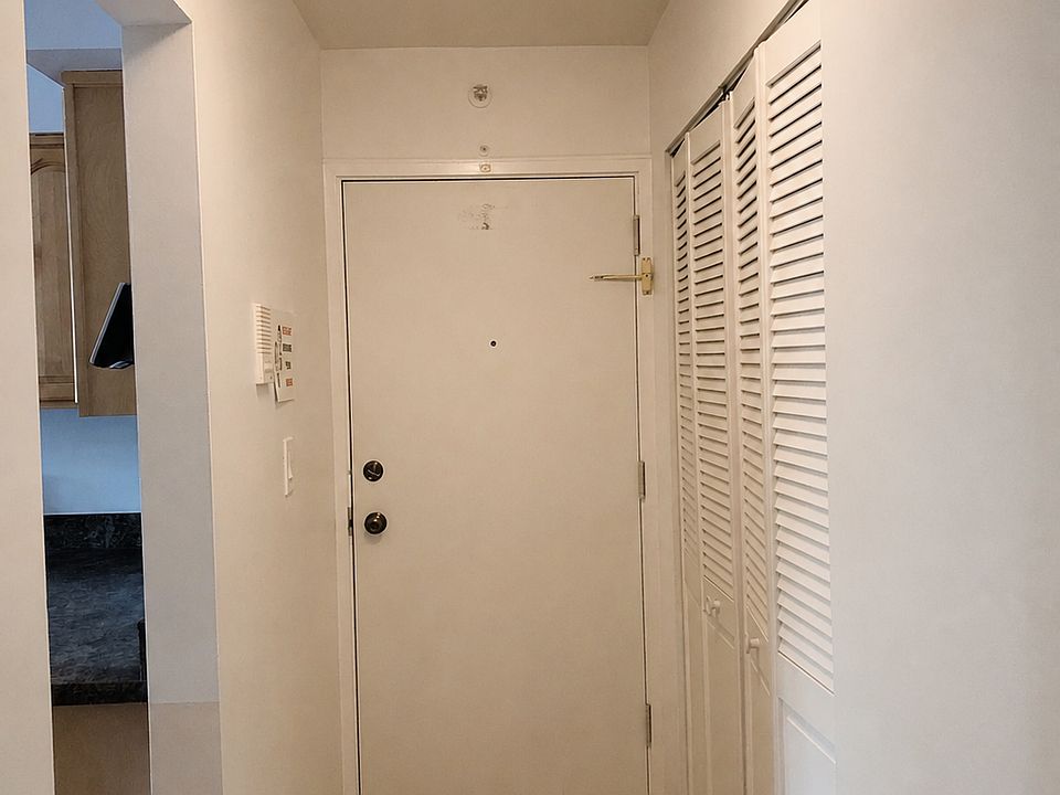 1st image of 410 Green Hollow Dr