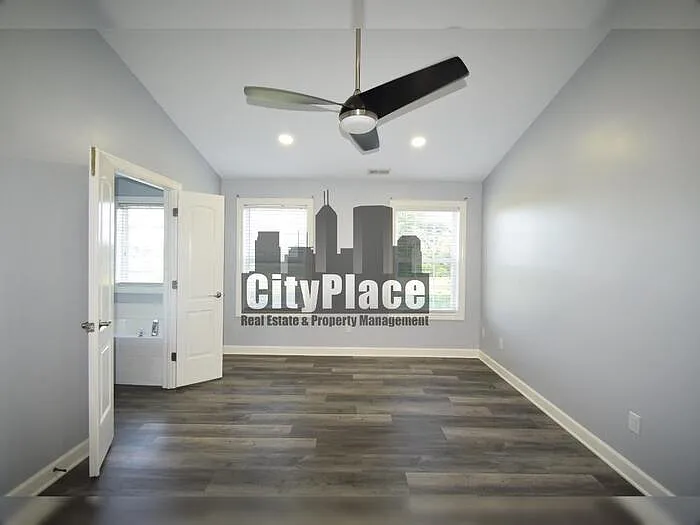 4440 Valley Trace Dr — Photo 30