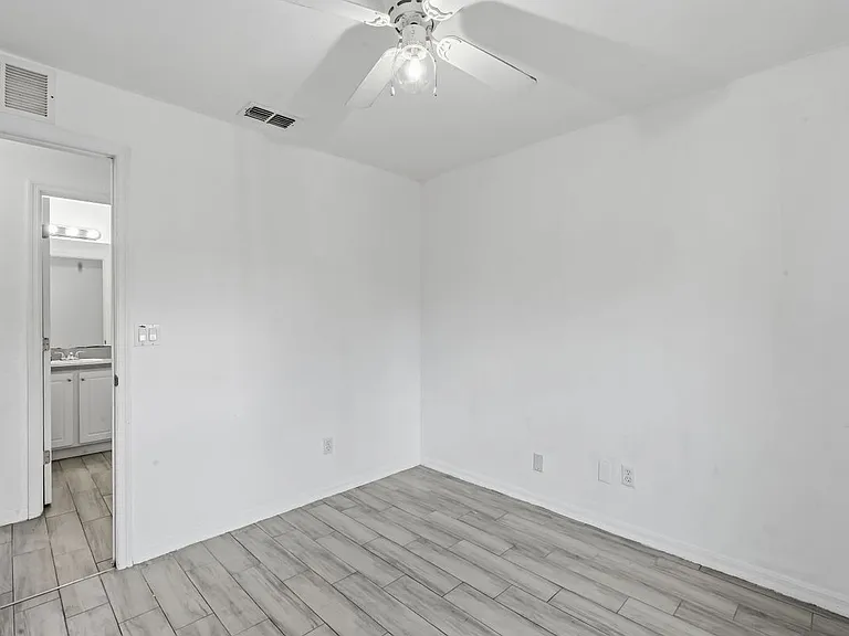 913 Canton Ave — Photo 18