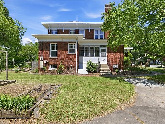4th image of 804 E Davis St