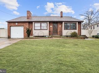 18 Chalfont St, Cinnaminson, NJ 08077