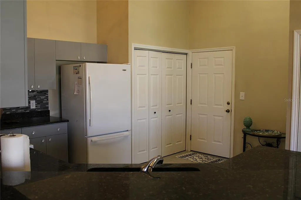 2 bed, 2.0 bath, 1253 sqft, $3,695 — Photo 2