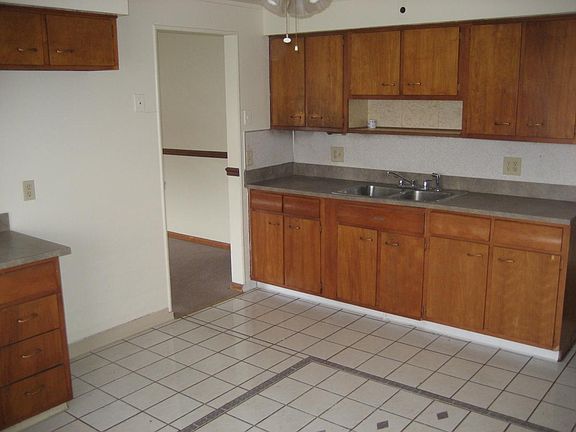 2nd image of 4777 Harbor Blvd